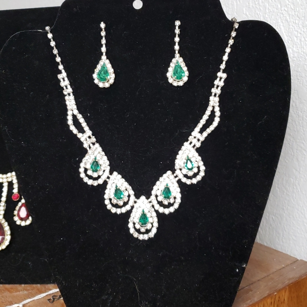 Green fashion jewelry necklace and earrings
